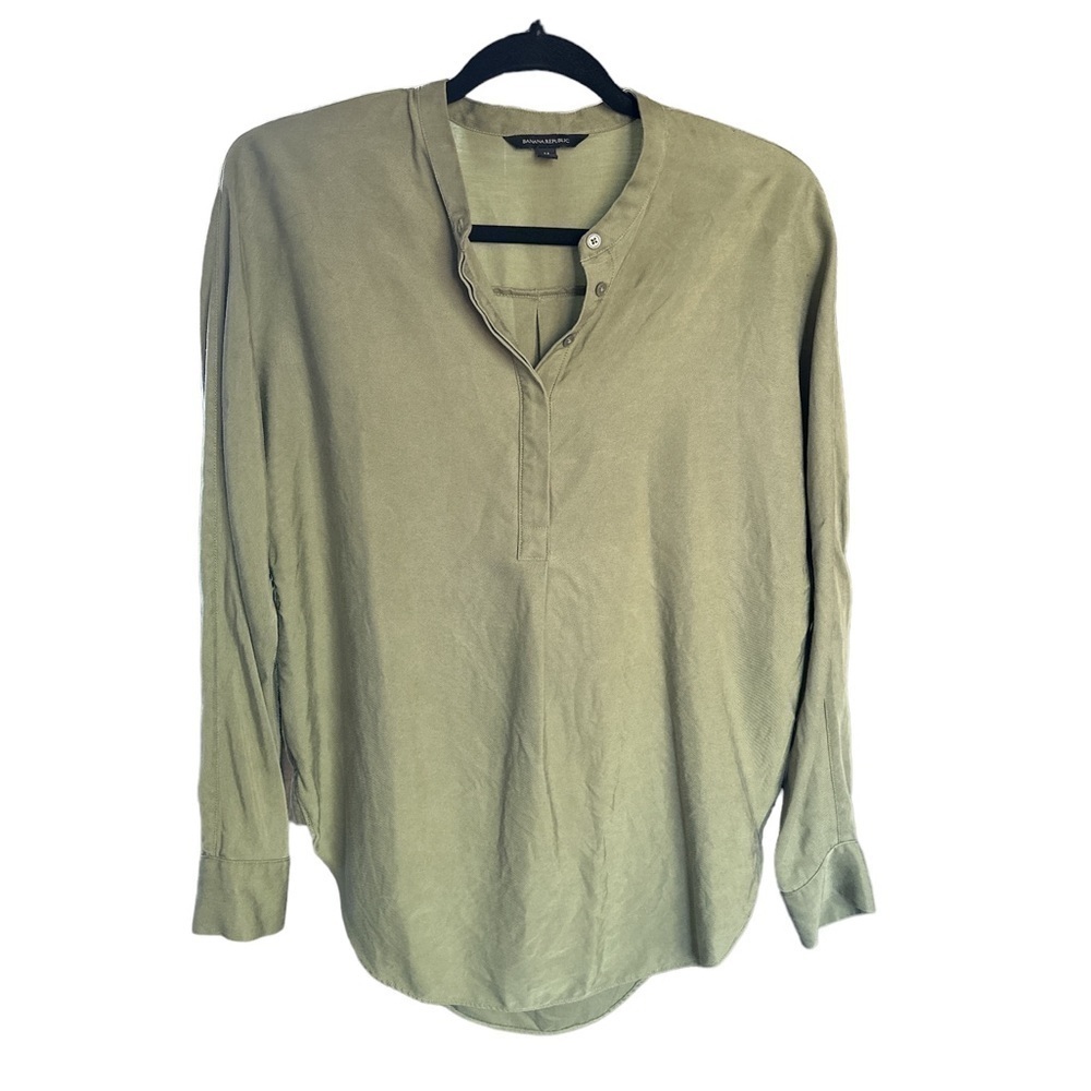 Banana Republic Dolman Sleeve Button Cuff Round Hem Top Size: M